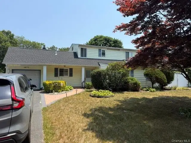 1077 Sipp Avenue, Medford, NY 11763 - #1