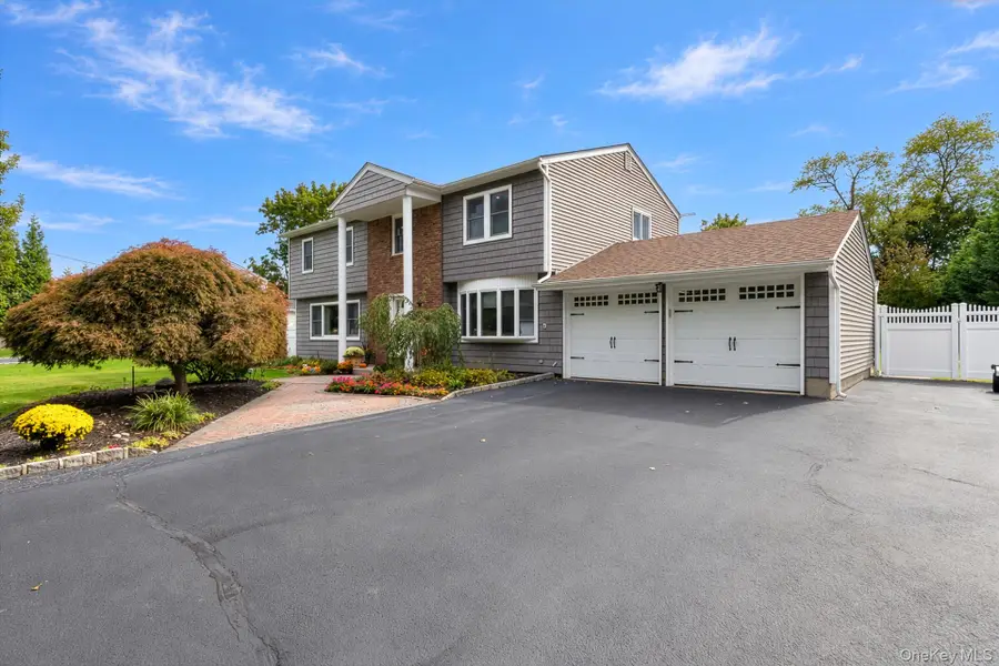 24 Frank Street, Smithtown, NY 11787 - #2