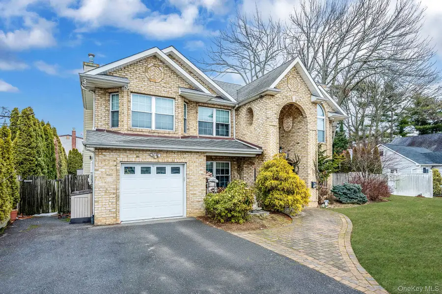 120 Waldo Street, Copiague, NY 11726 - #2