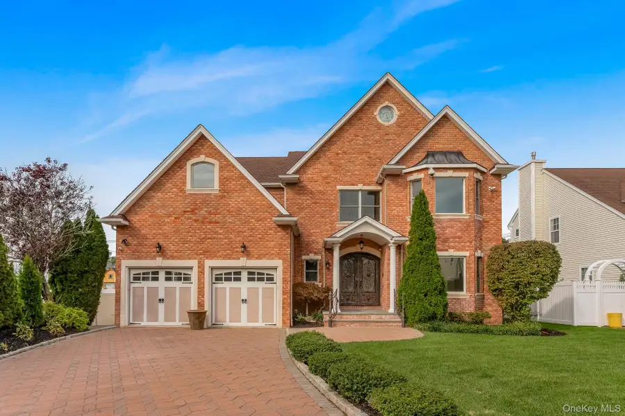 4 Corin Court, Syosset, NY 11791 - #3