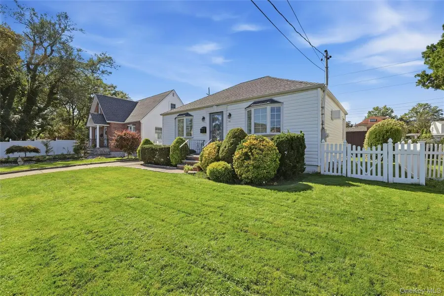 53 Greenway W, New Hyde Park, NY 11040 - #3