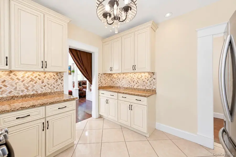 15 Harding Avenue, Hicksville, NY 11801 - #3
