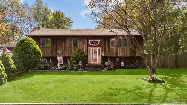 14 Mineola Street, Holtsville, NY 11742