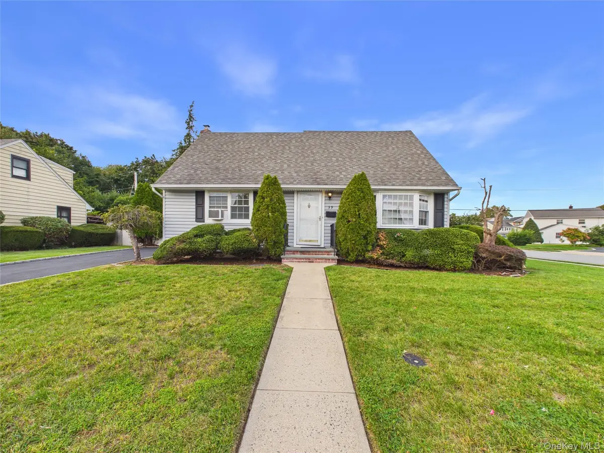39 Croyden Lane, Hicksville, NY 11801 - #1