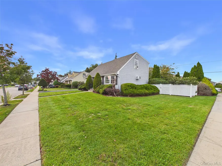 39 Croyden Lane, Hicksville, NY 11801 - #2