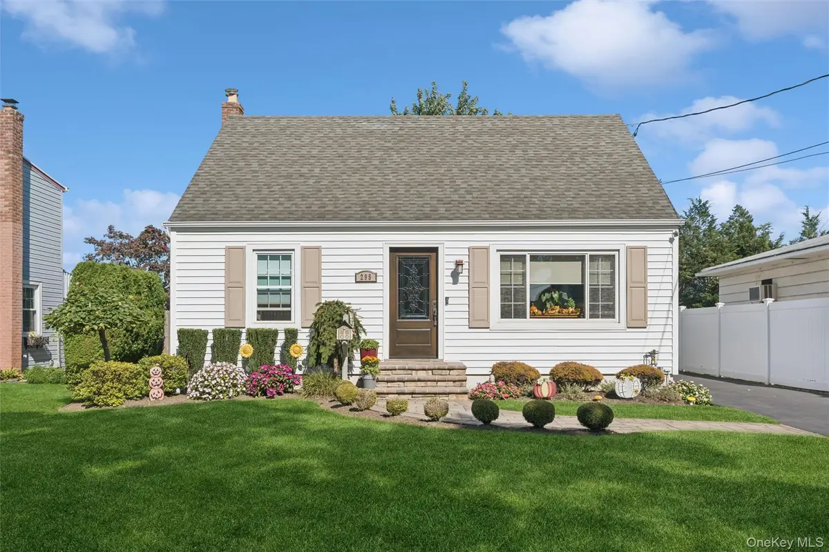 295 N Atlanta Avenue, Massapequa, NY 11758 - #1