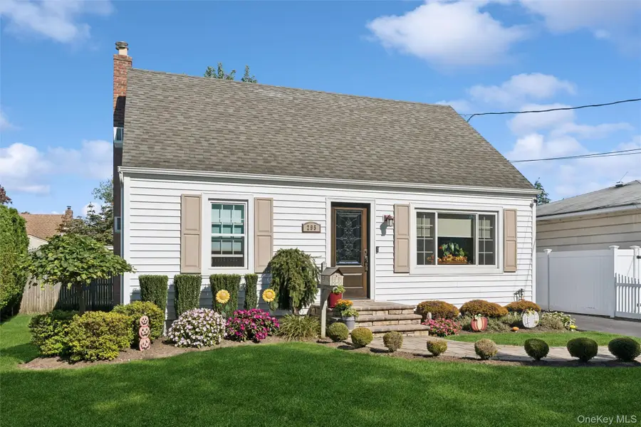 295 N Atlanta Avenue, Massapequa, NY 11758 - #3