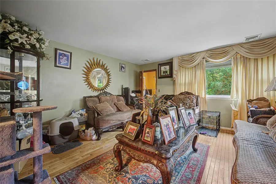 7 Cabot Avenue, Elmsford, NY 10523 - #3
