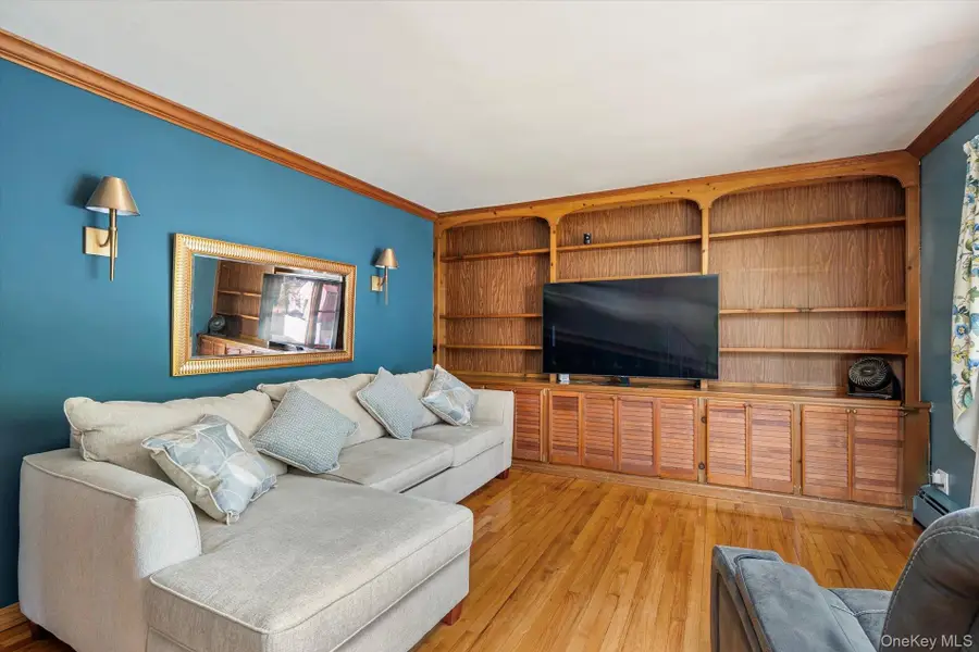 208 Melville Road, South Huntington, NY 11746 - #3