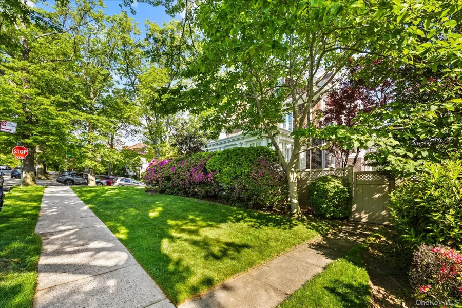 8273 Beverly Road, Kew Gardens, NY 11415 - #3