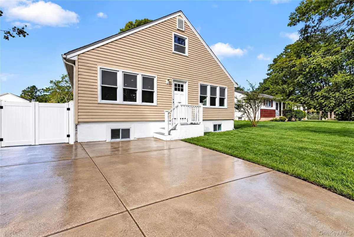 36 Hounslow Road, Shirley, NY 11967 - #1