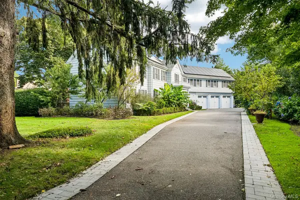 1325 Harbor Road, Hewlett Harbor, NY 11557