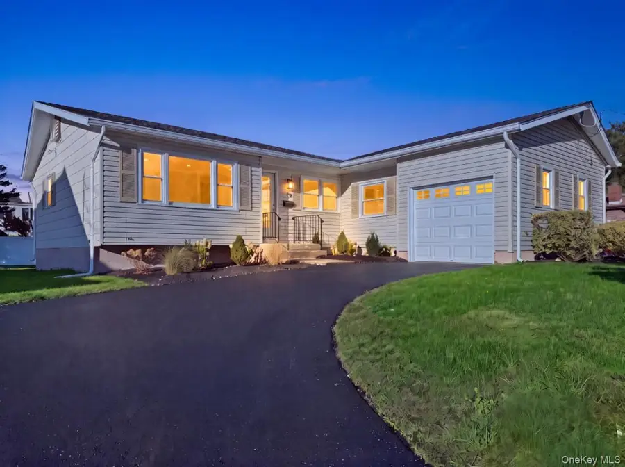 71 Roderick Road, West Islip, NY 11795 - #2