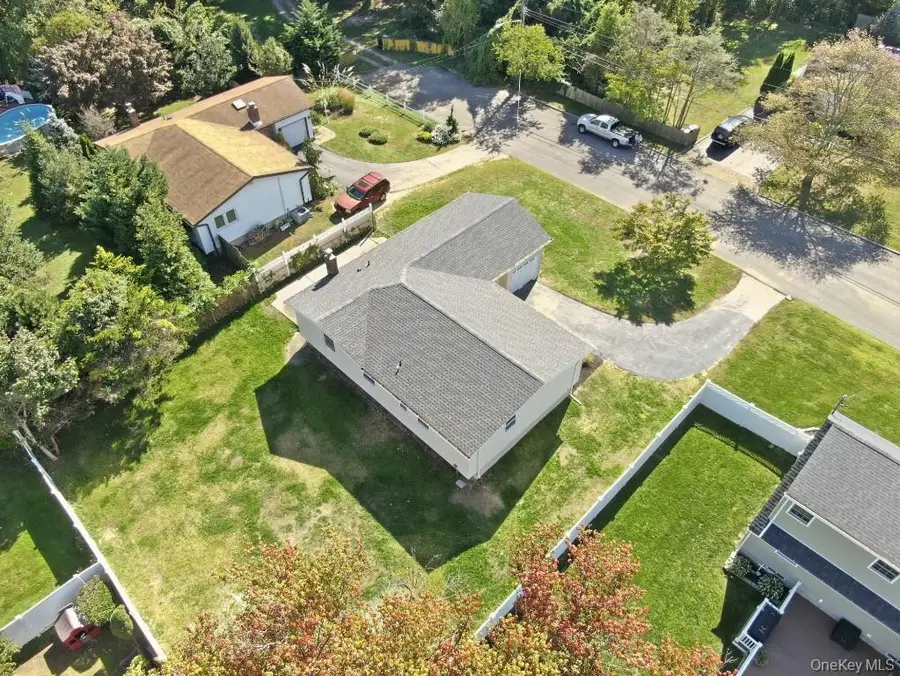 71 Roderick Road, West Islip, NY 11795 - #3