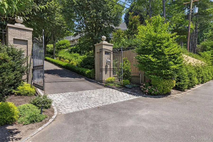 13 Chanticlare Drive, Manhasset, NY 11030 - #2