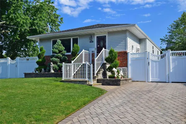 203 Chelsea Avenue, West Babylon, NY 11704