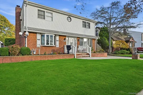 120 Bruce Terrace, Mineola, NY 11501