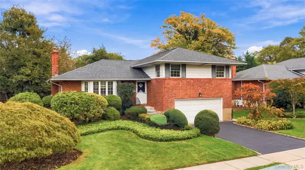 52 Winthrop Road, Plainview, NY 11803