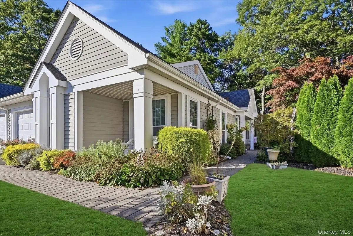 9 Amagansett Court, Ridge, NY 11961 - #1