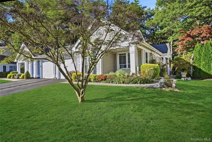 9 Amagansett Court, Ridge, NY 11961 - #2