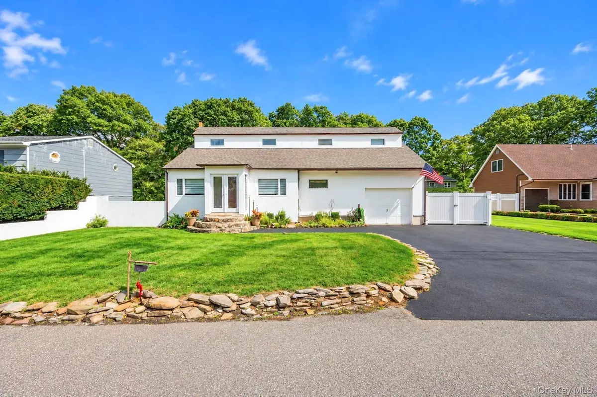1219 Coates Avenue, Holbrook, NY 11741 - #1