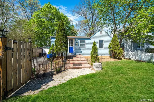 32 Dewey Street, Port Jefferson, NY 11776