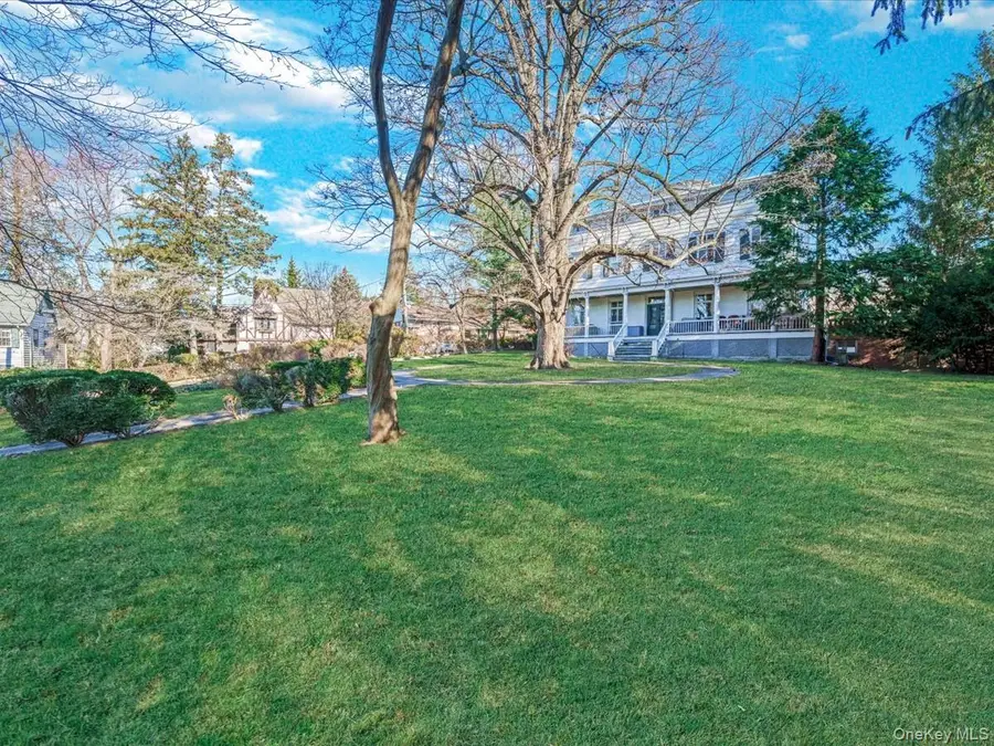 29 Center Drive, Douglaston, NY 11363 - #3