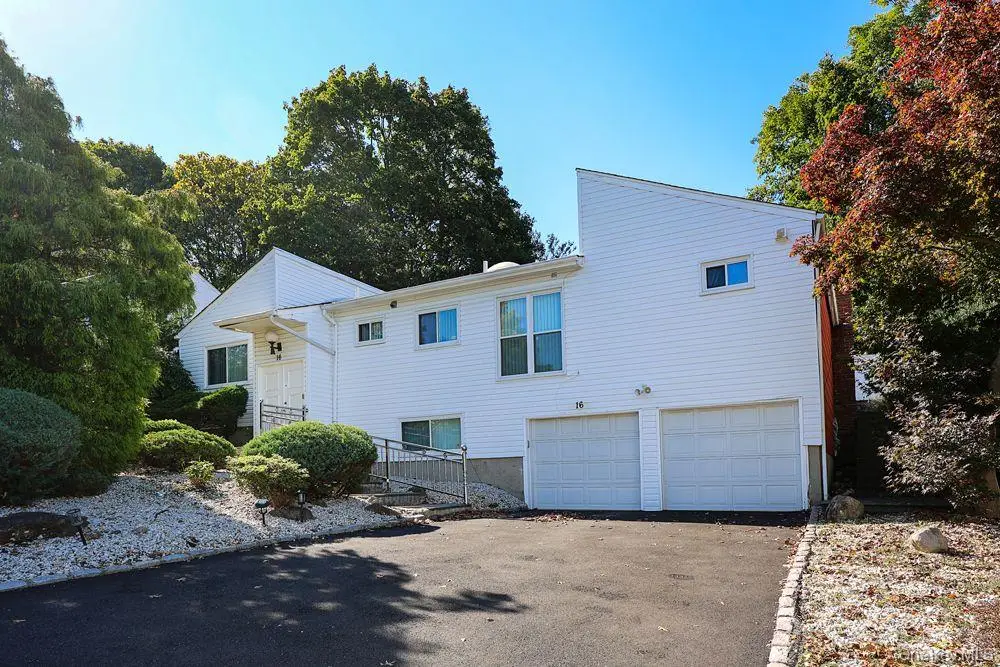 16 Carriage Road, Great Neck, NY 11024 - #1