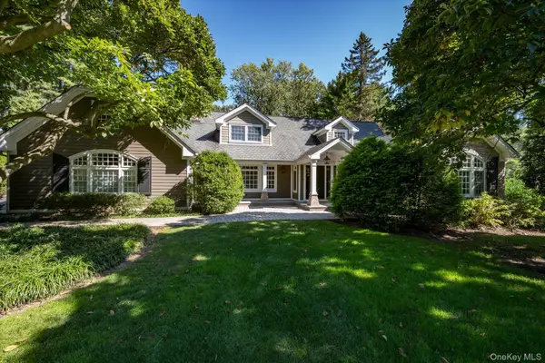 15 Haddington Drive, Old Westbury, NY 11568
