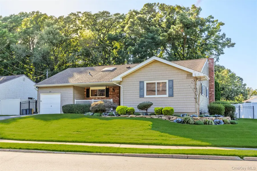 24 Kingswood Drive, Old Bethpage, NY 11804 - #2
