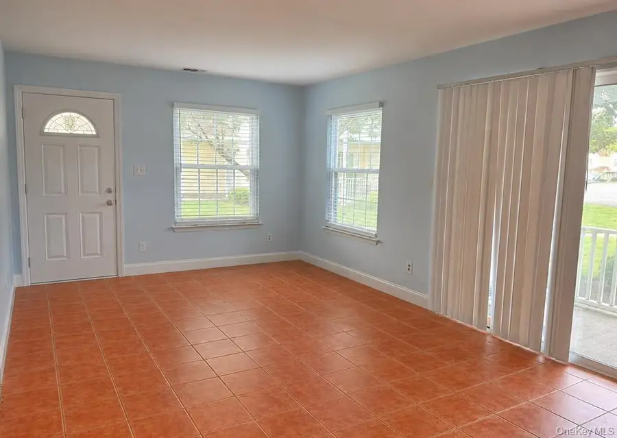 161 Fairview Circle, Middle Island, NY 11953 - #2