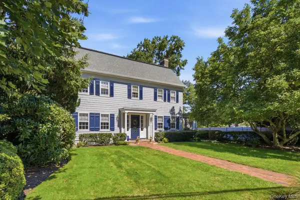 75 Dewey Street, Huntington, NY 11743