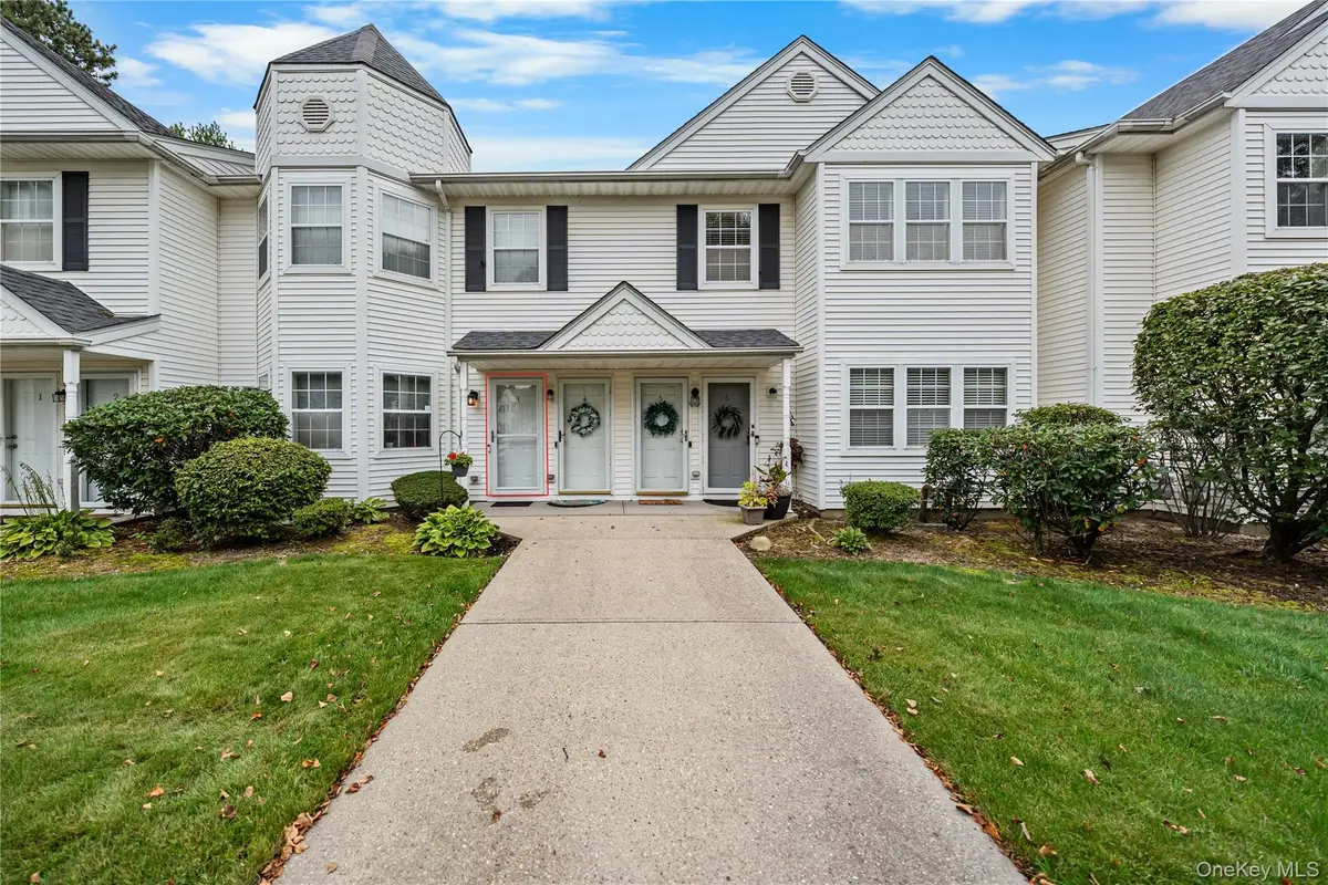 3 Victorian Lane, Medford, NY 11763 - #1