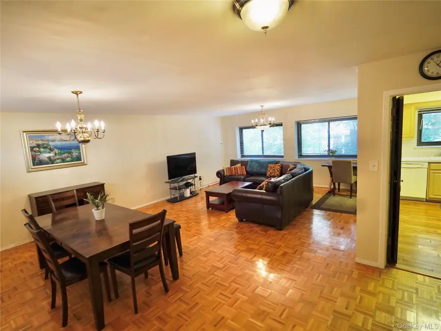 21 Canterbury Road #4, Great Neck, NY 11021 - #3