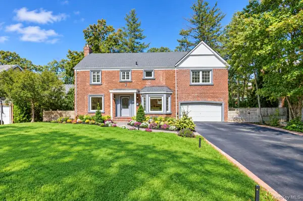 18 Pond Park Road, Great Neck, NY 11023