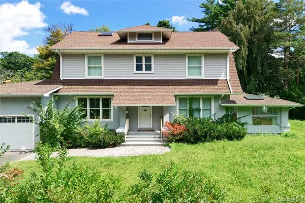 51 Bayview Avenue, Great Neck, NY 11021