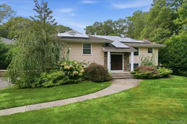 20 Beaumont Drive, Melville, NY 11747