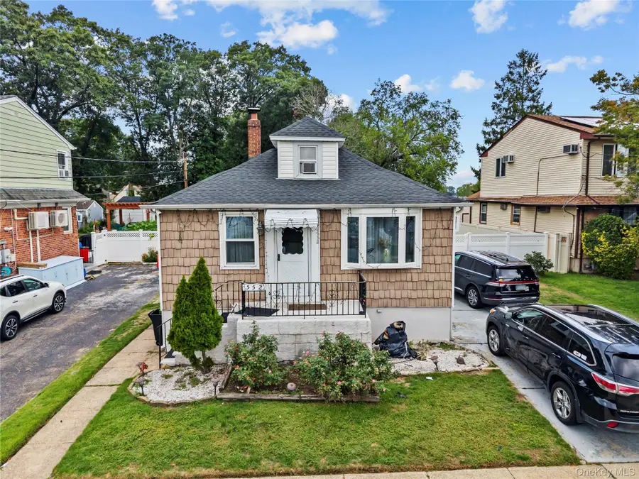 552 Kirkman Avenue, Elmont, NY 11003 - #3