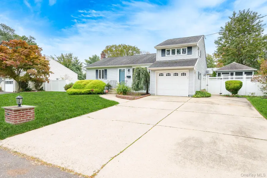 42 Peachtree Lane, Huntington Station, NY 11746 - #2