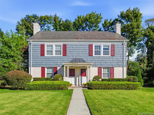 37 & 38 Bayview Court, Manhasset, NY 11030
