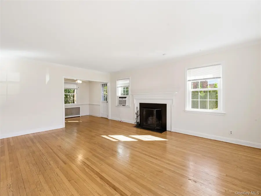 37 & 38 Bayview Court, Manhasset, NY 11030 - #3