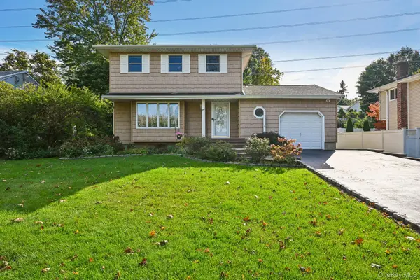 26 Falcon Drive, Hauppauge, NY 11788