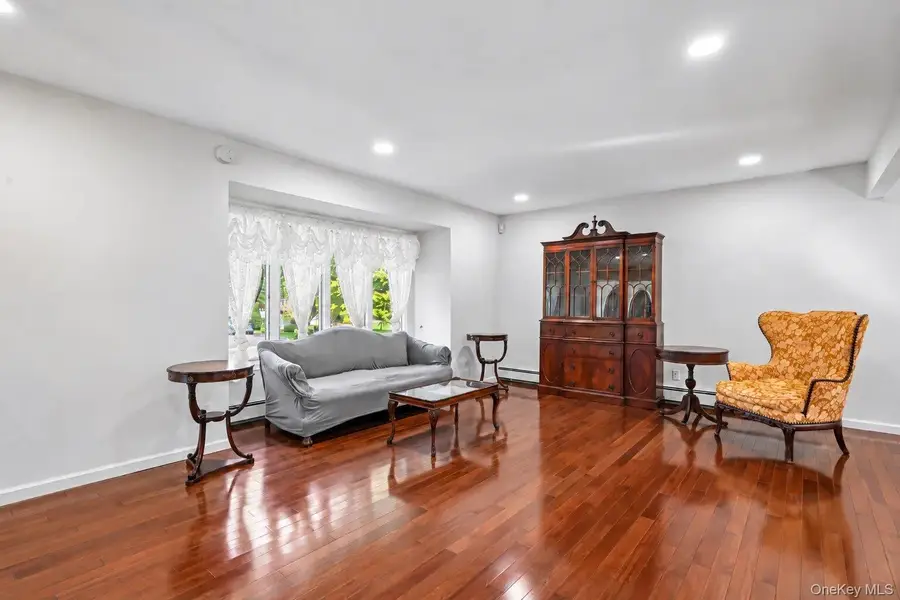 26 Falcon Drive, Hauppauge, NY 11788 - #3