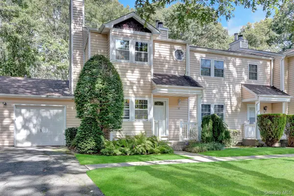 32 Huntington Commons, Yaphank, NY 11980