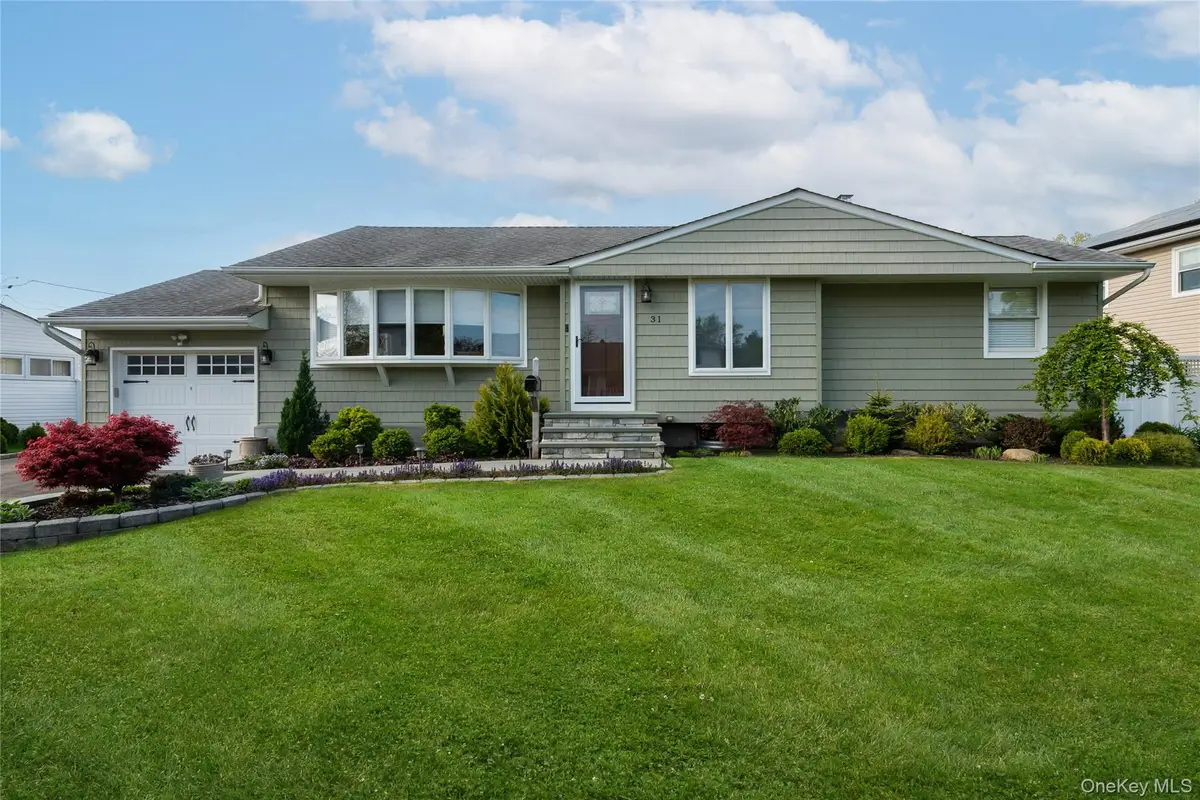 31 Garden Circle, Syosset, NY 11791 - #1