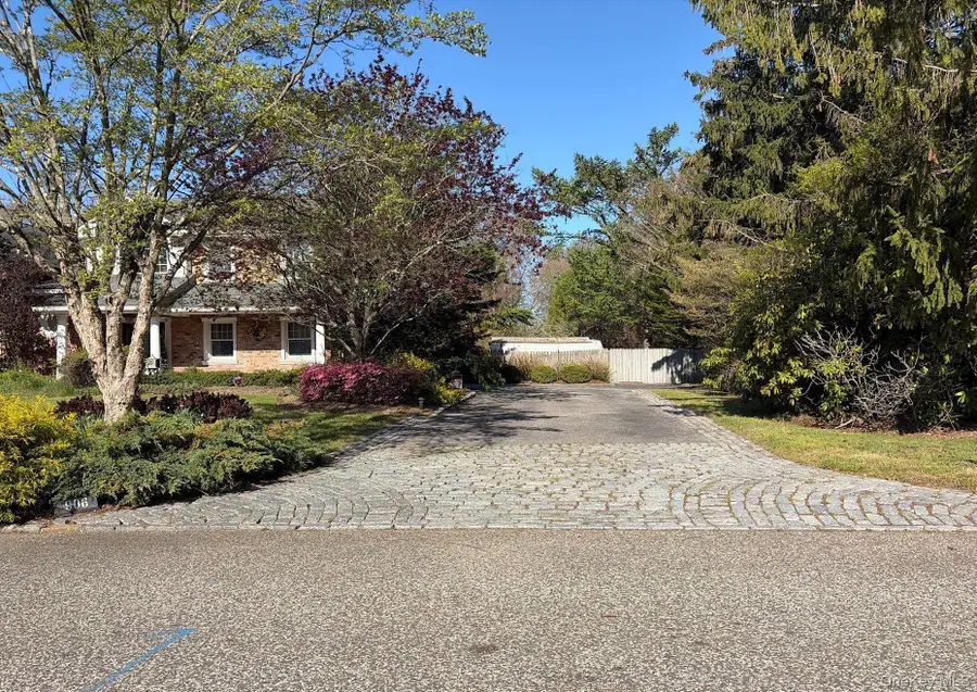 906 Thompson Drive, Bay Shore, NY 11706 - #3