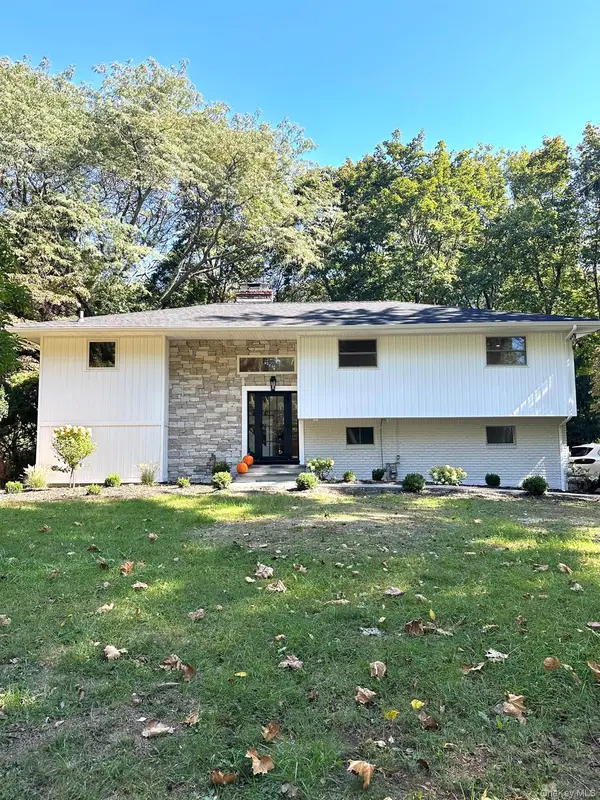 10 Moonedge Road, Northport, NY 11768