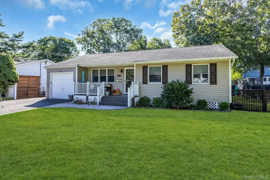 49 Muriel Place, West Sayville, NY 11796 - #2