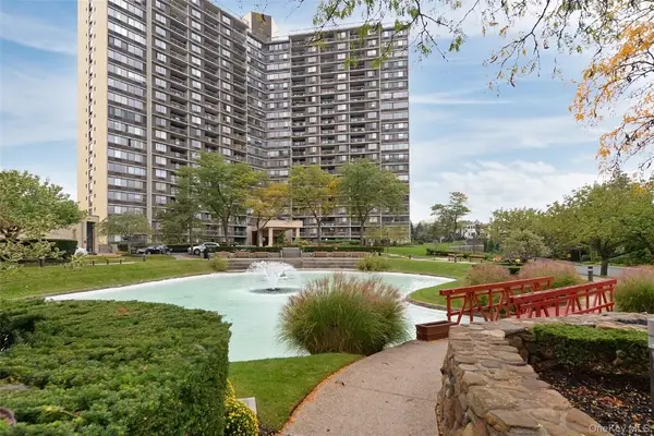 2 Bay Club Drive #17G, Bayside, NY 11360