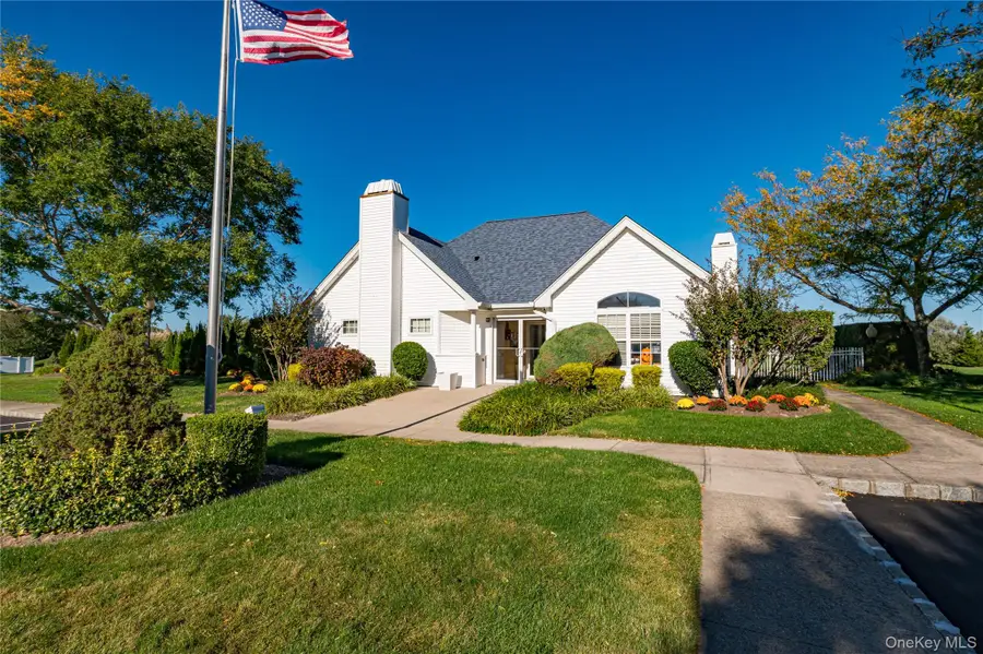 53 Summerfield Lane N, Riverhead, NY 11901 - #2